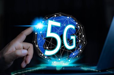 5G Teknoloji Ağı İnternet 'i dünya çapında kablosuz cihazlara bağlıyor. 5G teknolojisi dijital dünyadaki şirketler için ellerindeki akıllı telefonlar ve ikonlar için çok önemli.