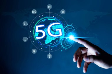 5G Teknoloji Ağı İnternet 'i dünya çapında kablosuz cihazlara bağlıyor. 5G teknolojisi dijital dünyadaki şirketler için ellerindeki akıllı telefonlar ve ikonlar için çok önemli.