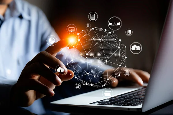 Bilgi teknolojisi dünya çapında kablosuz cihazları birbirine bağlayan internet ağları kurar. Bilgi teknolojisi, dijital dünyadaki işletmeler ve birbirlerine bağlı ikonlar için gereklidir.