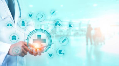 Doktor steteskop işi için sanal ekran arayüzü teknolojili akıllı telefon kullanıyor. İnternet 'e ağ bağlantısı kullan. Sağlık konsepti ekran analiz teknolojisinin tıbbi teknoloji teşhisi