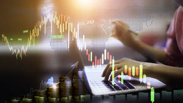 Aktienmarkt Anlagediagramm Zeigt Geschäftsleute Arbeiten Mit Börseninvestments Smartphone Vermögenswerte Aktienmarkt — Stockfoto