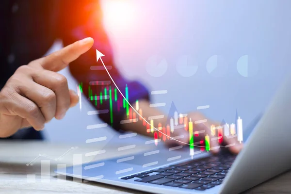 Biznesmeni Analizują Technologie Finansowe Inwestora Handlowego Inwestycje Biznes Koncepcję Finansową — Zdjęcie stockowe