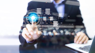 İş adamları küresel ağlarda bir simgeye dokunuyor. Yapay zeka (yapay zeka) ve küresel bilgi alışverişi ile, yapay zeka teknolojisi iş dünyasının gelecekteki dijital dünyası için gereklidir.