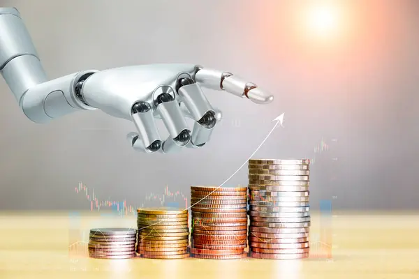 Robot ticareti konsepti. Altın para tablolarındaki robot el, hisse senetlerinde yapay zekanın kullanımını temsil ediyor. Servet hisseleri yatırım konsepti. Yapay zeka teknolojisi gerekli. Dijital dönüşüm,