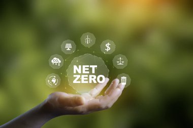 Sıfır, emisyonu azalt, karbon nötr ve ESG konsepti. net sıfır sera gazı emisyonları hedef alan iklim nötr. Mavi arkaplanda insan eli olan eko yeşil enerji sistemi simgesi