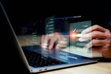 Anket konsepti, memnuniyet. Veri yönetimi Online araştırma veri analizi. Sanal gerçeklik projesinin onaylanma çağında online fikirleri araştırmak. Dünyanın dört bir yanındaki insanları araştırın..