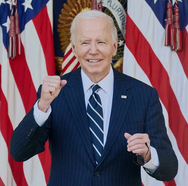 WASHINGTON, DC, ABD - NOVEMBER 07, 2024: Başkan Joe Biden, ABD 'nin başkenti Washington' daki Gül Bahçesi 'nde 07 Kasım 2024' te yapılacak 2024 seçimleri hakkında ulusa sesleniyor. 2024 Paul J. Froggatt / Ünlü Pixler