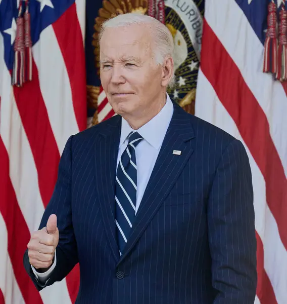 WASHINGTON, DC, ABD - NOVEMBER 07, 2024: Başkan Joe Biden, ABD 'nin başkenti Washington' daki Gül Bahçesi 'nde 07 Kasım 2024' te yapılacak 2024 seçimleri hakkında ulusa sesleniyor. 2024 Paul J. Froggatt / Ünlü Pixler