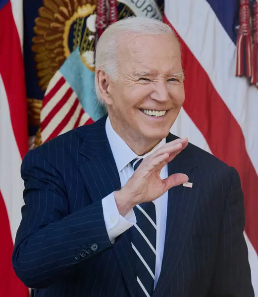 WASHINGTON, DC, ABD - NOVEMBER 07, 2024: Başkan Joe Biden, ABD 'nin başkenti Washington' daki Gül Bahçesi 'nde 07 Kasım 2024' te yapılacak 2024 seçimleri hakkında ulusa sesleniyor. 2024 Paul J. Froggatt / Ünlü Pixler