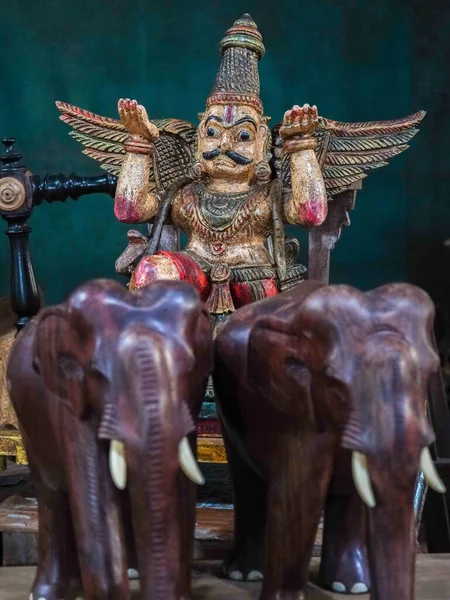 Selektivní Zaměření Sochu Jihoindického Boha Který Také Křídla — Stock fotografie