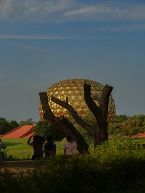 Auroville şehrindeki Matrimandir tapınağı, Tamil Nadu 'nun Viluppuram ilçesi