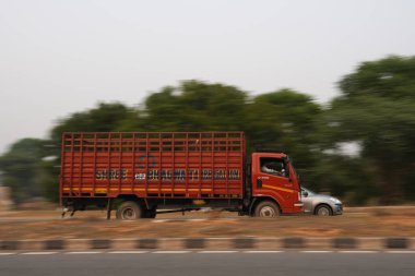 Rajasthan, Hindistan; 12-03-2022: Bir kamyonun fotoğrafları