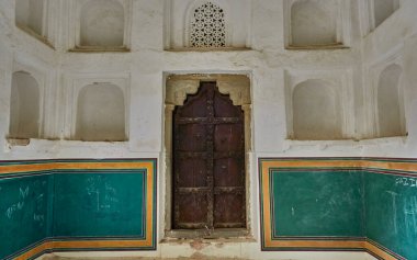 Amer kalesinin güzel bir iç manzarası.