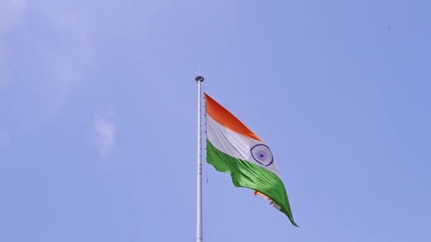 一面印度国旗在空中飘扬 — 图库视频影像
