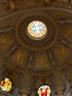 Berlin, Almanya - 10 Eylül 2019: Berlin Katedrali 'nin içi