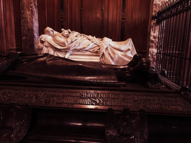 Berlin, Almanya - 10 Eylül 2019: Kilisenin içi ve Müze Adası 'ndaki Protestan Berlin Katedrali' nde mezar