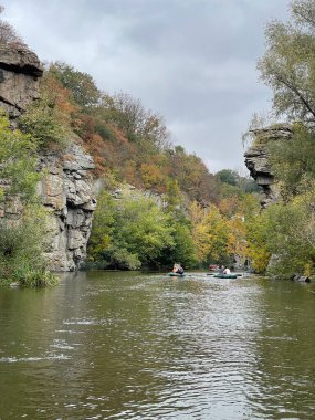 Ukrayna 'nın Çerkasya bölgesinde büyük bir kanyonu olan küçük bir nehir.