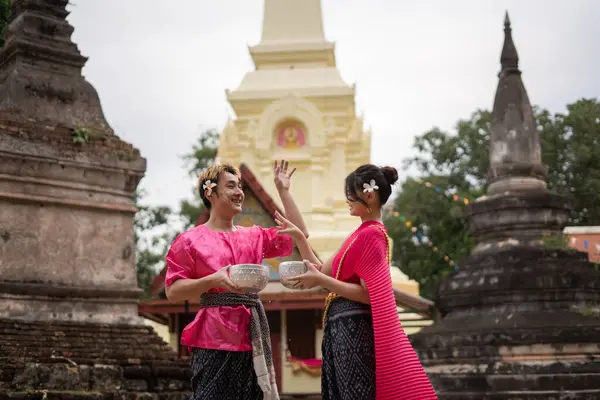 Young Thai Couple Wearing Thai Costumes Playing Water Songkran Temple Stock Image