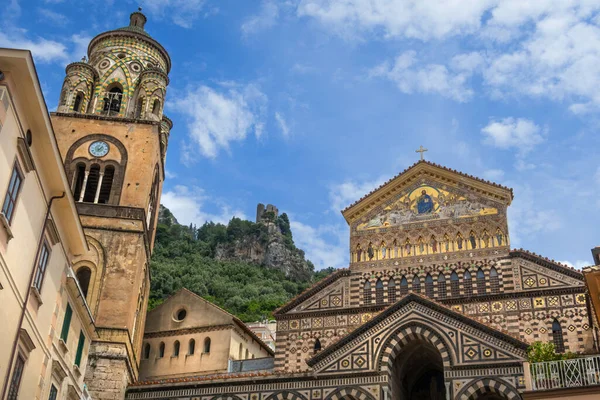Vue Sur Cathédrale Sainte Andrea Ville Amalfi Les Marches Qui Image En Vente
