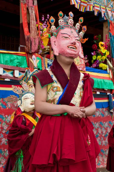 Maskierte Tänzer Tibetischen Buddhistischen Kloster Wachuk Bon Sekte Xinlong Sichuan lizenzfreie Stockbilder