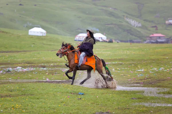 Ruiters Paardenfestival Daofu Tibetaans Gebied Sichuan China Stockafbeelding