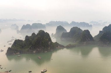 Puslu Ha Long Körfezi, Kuzey Vietnam