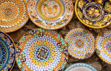 Amalfi Sahili, Sorento, Campania, İtalya 'da ünlü renkli seramik