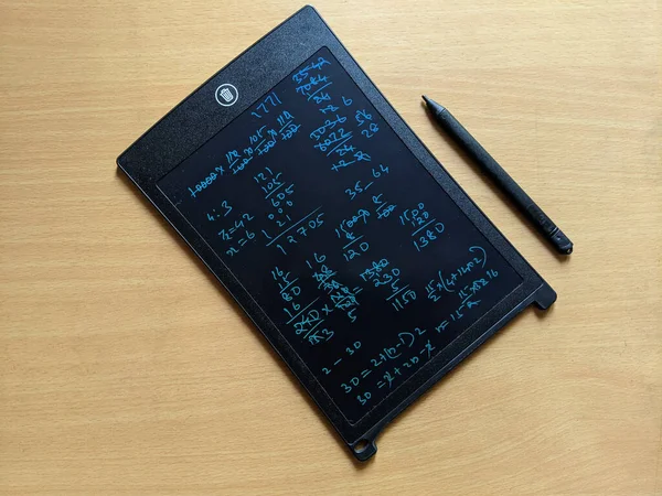 Tableta Escritura Lcd Sobre Mesa — Foto de Stock