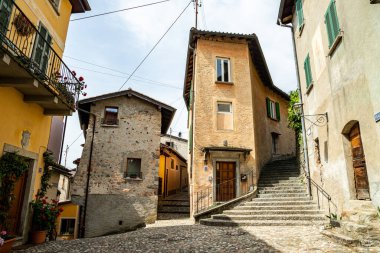 Morcote, Ticino, İsviçre - 21 Mayıs 2022 Morcote Dar sokakları