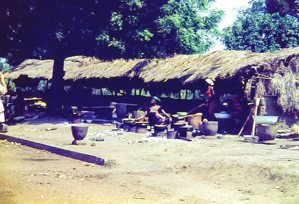 Afrikaanse Vrouwen Bereiden Voedsel Bomboi Ghana 1959 — Stockfoto