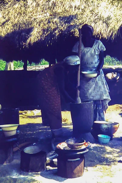 Afrikaanse Vrouwen Bereiden Voedsel Bomboi Ghana 1959 — Stockfoto