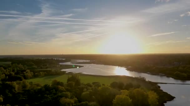 Videofilmer Flygvy Vid Solnedgången Över Floden Deben Vid Melton Suffolk — Stockvideo