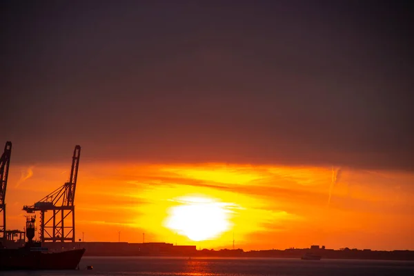 英国サフォークのフェリックストウ港の日の出 — ストック写真