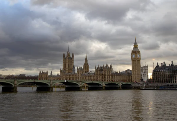 Grijze Luchten Boven Het Paleis Van Westminster Londen — Stockfoto