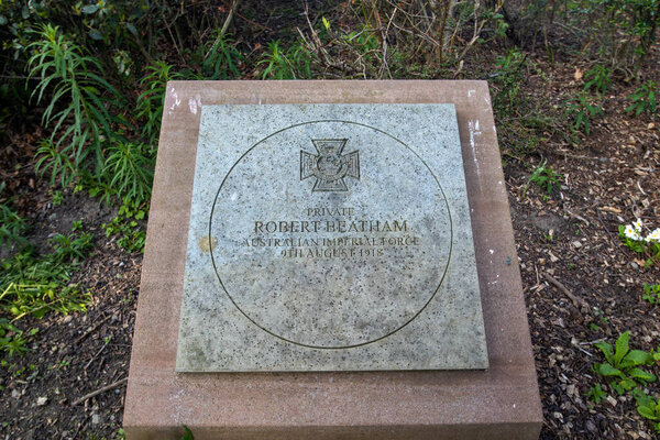 Мемориал рядовому Роберту Бэтэму в Пенрите, Великобритания, который был награждён Крестом Виктории за доблесть во время битвы при Амьене в августе 1918 года