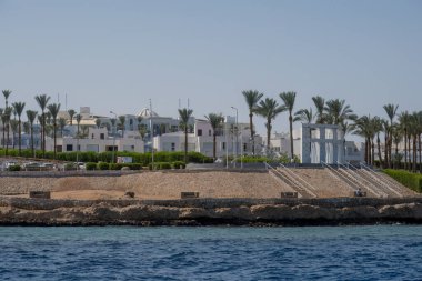 El Fanar Anıtı, 3 Ocak 2004 'te Mısır' ın Sharm el Sheikh kenti yakınlarında gerçekleşen Flash Air uçak kazasında ölen 148 kişinin anısına dikildi.