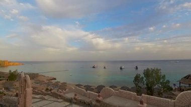 Hadaba, Sharm el Sheikh, Mısır 'dan günbatımında okyanusa bakan 4k zaman dilimi
