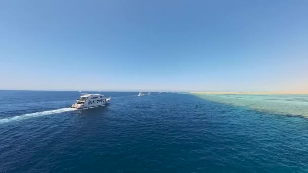 Turistbåtar Seglar Ras Mohammed National Park Röda Havet Egypten — Stockvideo