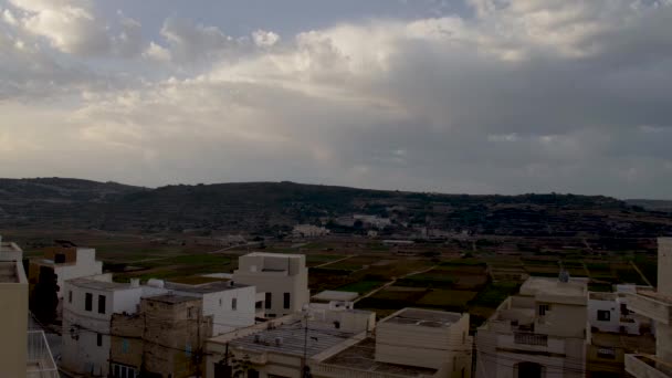 Timelapse Θέα Στους Λόφους Κοντά Στο Χωριό Manikata Στη Μάλτα — Αρχείο Βίντεο