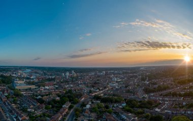 Ipswich, Suffolk, İngiltere 'nin günbatımında çekilmiş bir fotoğrafı.