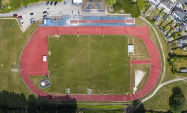 İngiltere, Cornwall 'daki bir atletizm pistinin hava görüntüsü.