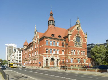 Polonya 'nın Katowice şehrindeki Adam Mickiewicz' in adını taşıyan ortaokul.