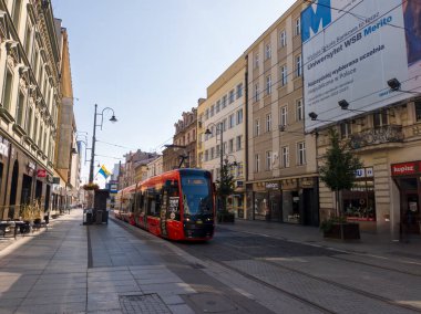 Katowice, Polonya 'nın merkezinde kırmızı tramvaylar