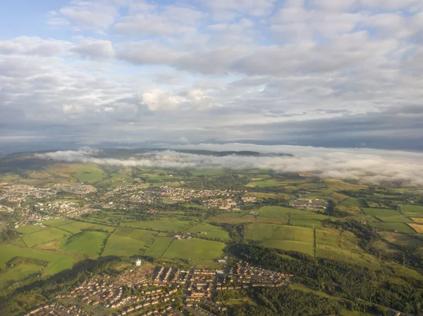 Una Vista Aérea Niebla Mañana Temprano Sobre Las Colinas Fuera —  Fotos de Stock