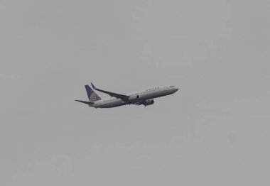 Bir United Airlines Boeing 767 Florida, ABD 'de Orlando' dan ayrıldıktan sonra tırmanıyor.