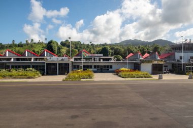Douglas-Charles Havaalanı Dominica adasına hizmet veren ana havaalanıdır.