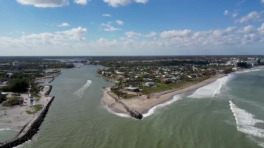 Florida, ABD 'deki Jüpiter Körfezi' nde 4k drone görüntüsü.