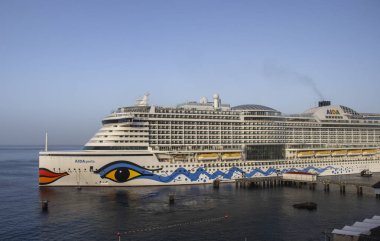 Dominica 'daki Roseau' ya bir yolcu gemisi yanaştı.