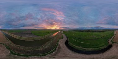 Herringfleet, Suffolk, İngiltere 'de Waveney Nehri üzerinde 360 derece panoramik manzara.