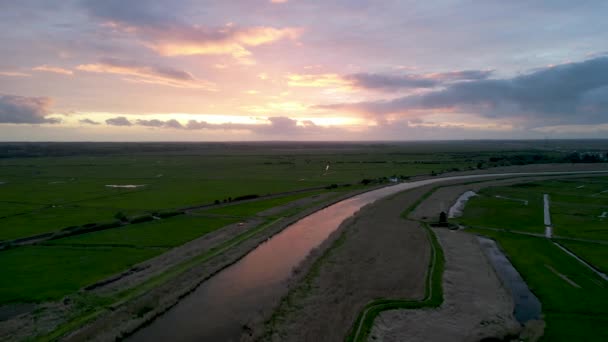Drone Beelden Van Een Spectaculaire Zonsondergang Boven Rivier Waveney Herringfleet — Stockvideo